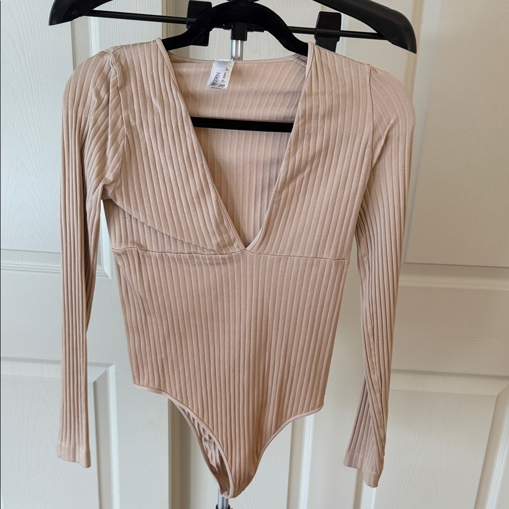 Nikibiki Beige Ribbed V-Neck Bodysuit